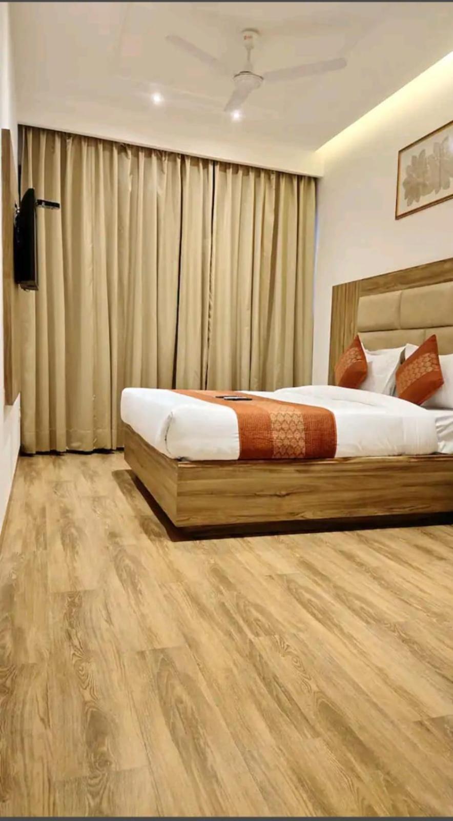 Hotel Pearl Wood Zirakpur Exterior photo